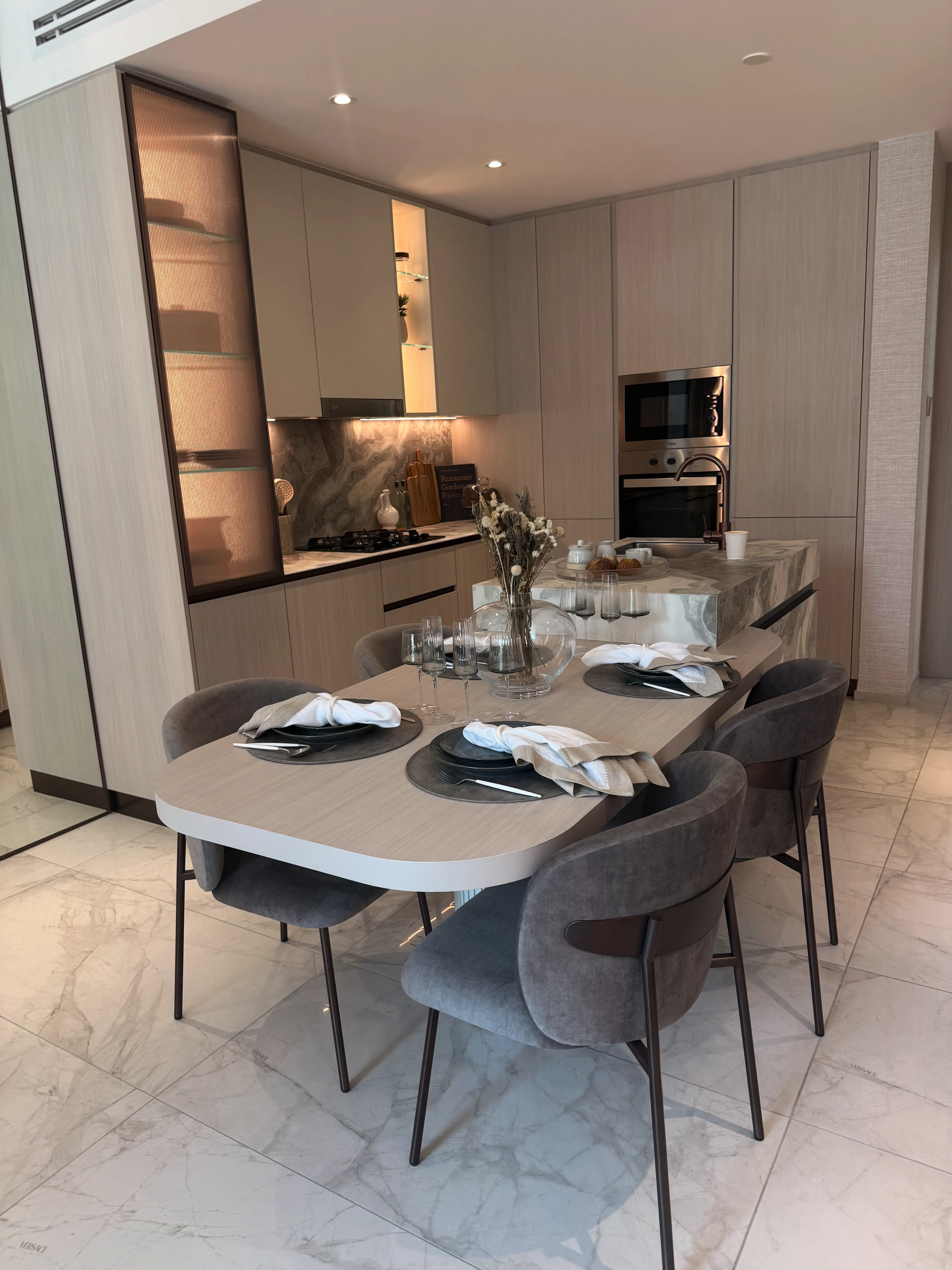 Jídelna apartmánu v Dubaji